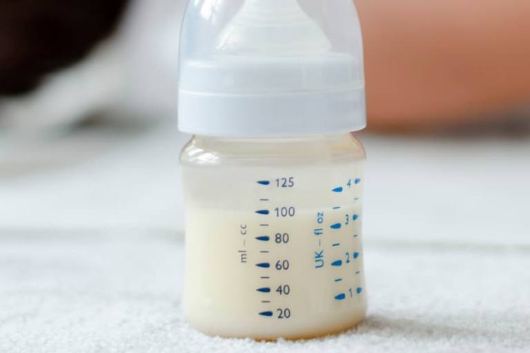 La leche sin lactosa en fórmula debe suministrarse con recomendación médica.