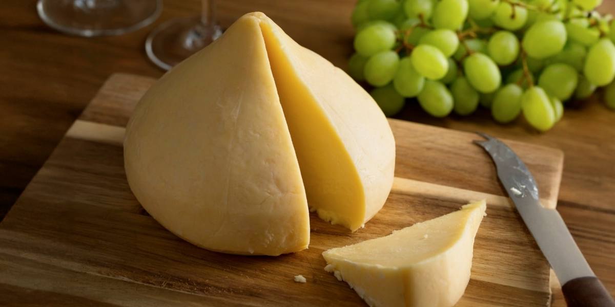 El Queso de Tetilla recibe su forma de un molde de forma cónica.