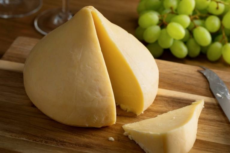 El Queso de Tetilla recibe su forma de un molde de forma cónica.