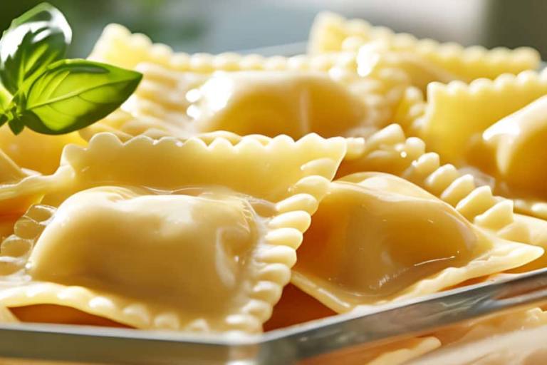 Los raviolis de queso son una forma de pasta rellena que tiene sus raíces en la cocina italiana.