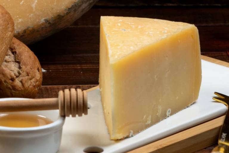 Una unidad de queso Comté se elabora con leches de múltiples vacas y granjas.