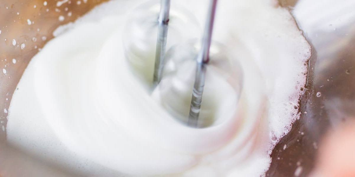 La nata y la leche evaporada contienen diferentes porcentajes de materia grasa.