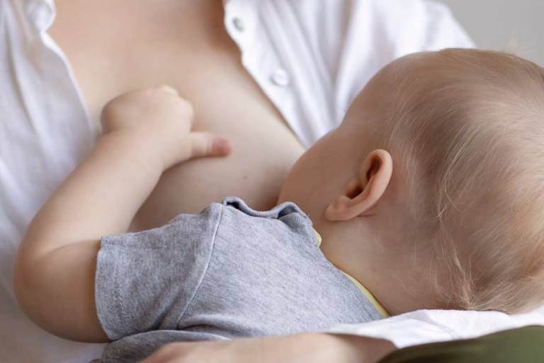 El ADN tumoral se manifiesta en la leche materna antes que en la sangre.