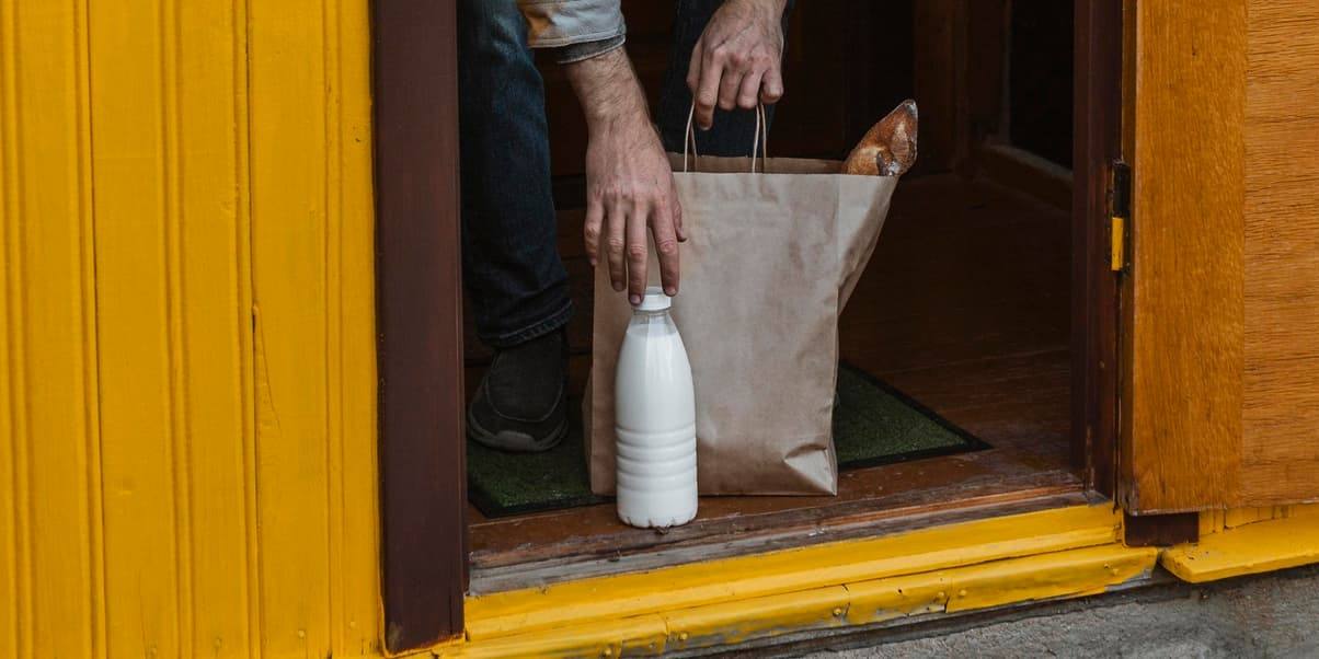 Los envases que emplea Priégola para su leche fresca son 100% de origen vegetal, fabricados con cartón renovable y tapón de origen vegetal.