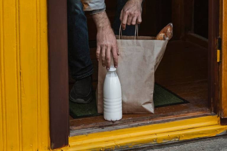 leche fresca priegola Los envases que emplea Priégola para su leche fresca son 100% de origen vegetal, fabricados con cartón renovable y tapón de origen vegetal.