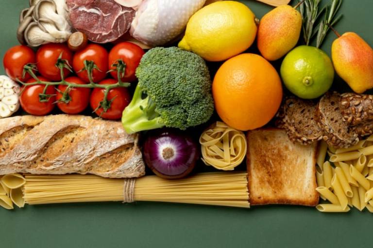 dieta fodmap La dieta FODMAP es un enfoque dietético utilizado principalmente para tratar trastornos gastrointestinales, como el síndrome del intestino irritable (SII) y otras afecciones relacionadas con la sensibilidad gastrointestinal.