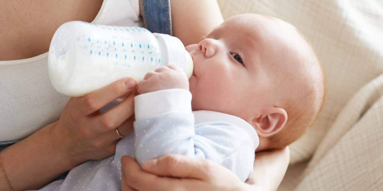 Los principales factores que alteran el contenido y la composición de la leche materna son el periodo de lactancia, la prematuridad y la dieta materna.