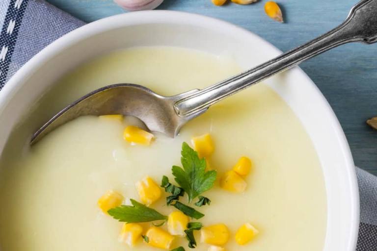 sopa de queso Conseguir la sopa de queso perfecta implica prestar atención a algunos detalles clave durante la preparación.