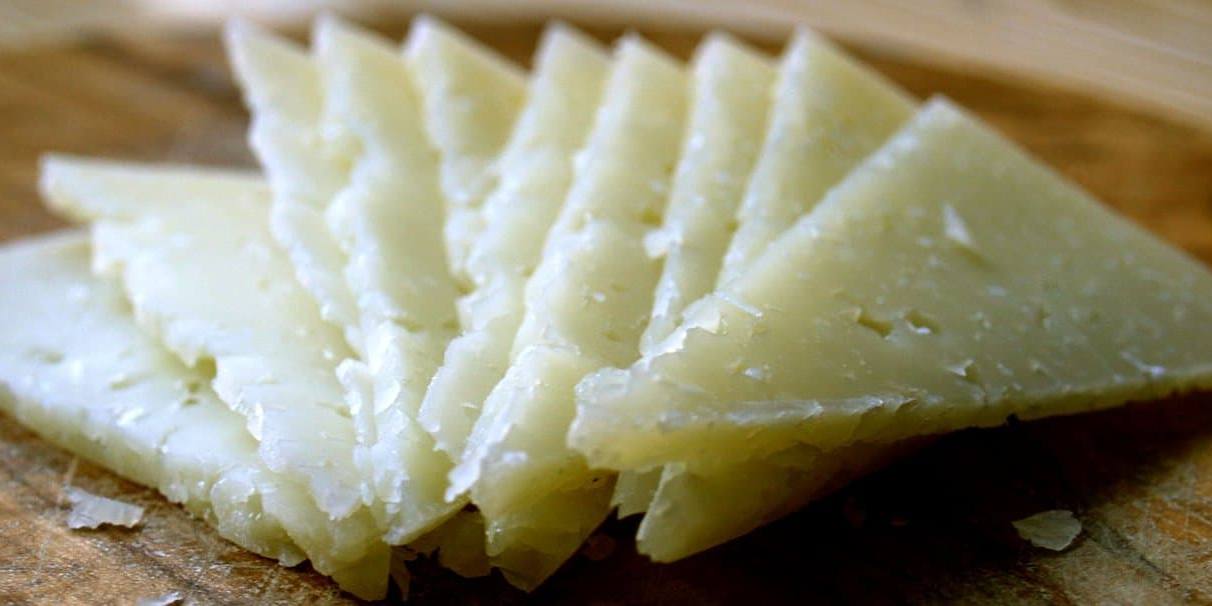 queso (1) El informe de la organización muestra con claridad que el consumo de quesos se estanca a partir de los 36 años.