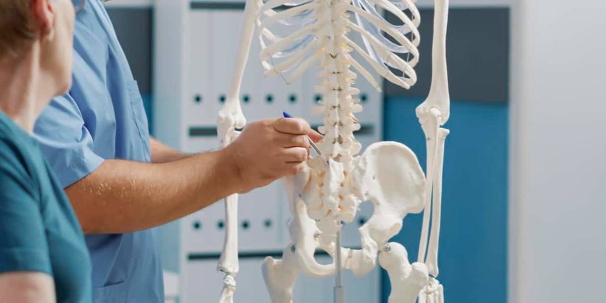 calcio Es importante señalar que la carencia de calcio a menudo está relacionada con una dieta deficiente en alimentos ricos en calcio.