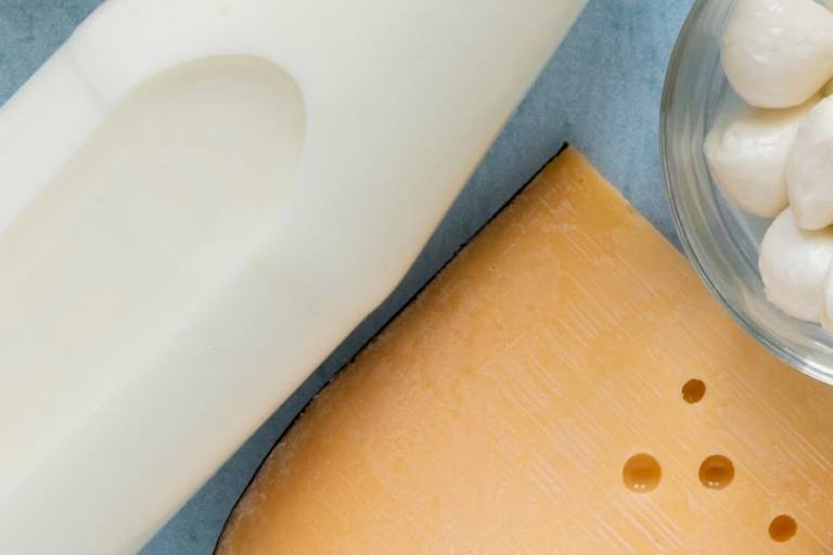 leche UE Entre los países de la Unión Europea, Alemania fue el mayor productor de leche de consumo con un 19% del total de la UE.