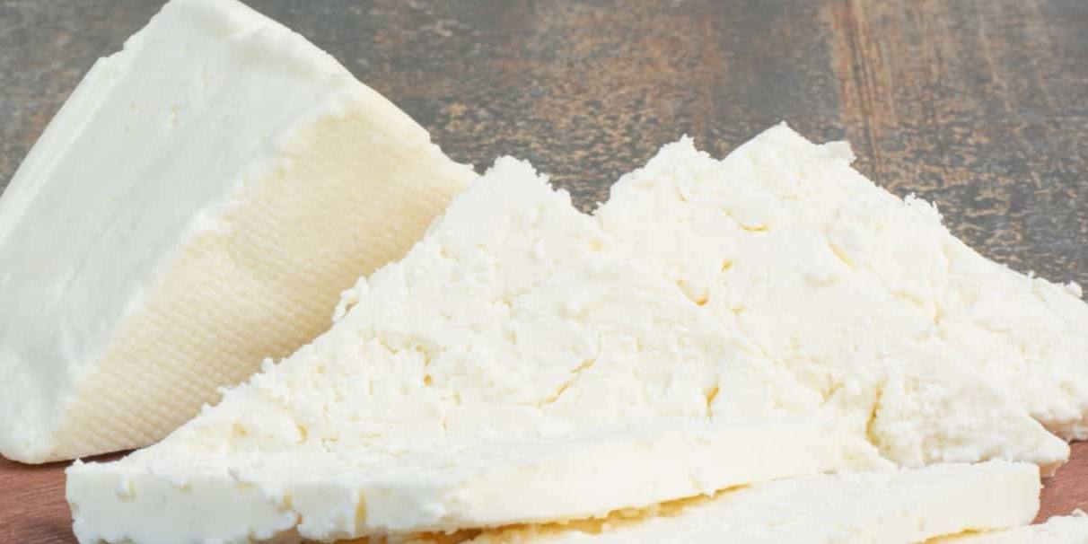 El queso Havarti es un queso semicremoso y semicurado originario de Dinamarca.