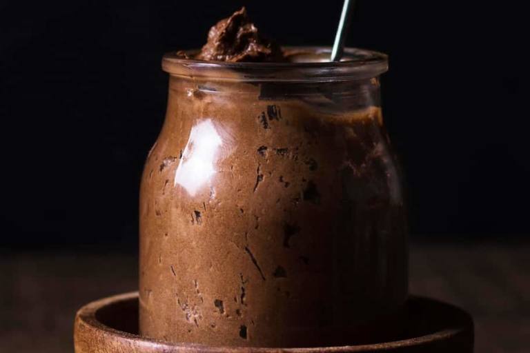 batido de chocolate y queso crema El batido de chocolate y queso crema se presenta como una opción gastronómica sabrosa y de correctos valores nutricionales con una receta accesible.