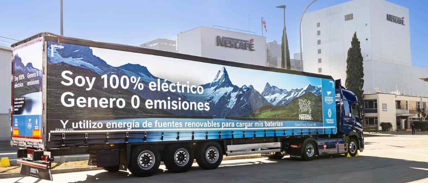 Para brindar una flexibilidad adicional en la operación diaria, el camión de Nestlé tiene una capacidad de recarga de hasta 250 kW.