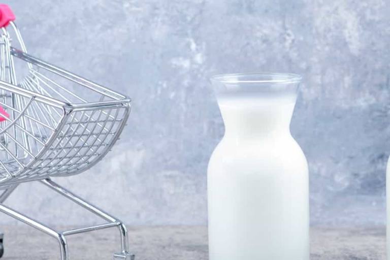 La Consellería de Medio Rural de la Xunta de Galicia salió al paso para asegurar que defiende “seguir potenciando los niveles de precio” de la leche que producen los ganaderos gallegos.