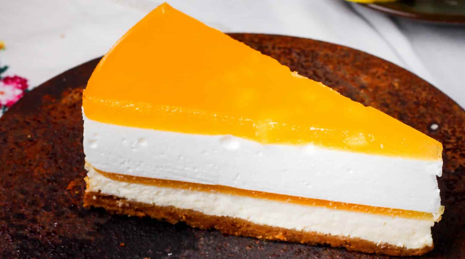 El reposado en frío es uno de los secretos de la tarta de queso y maracuyá.