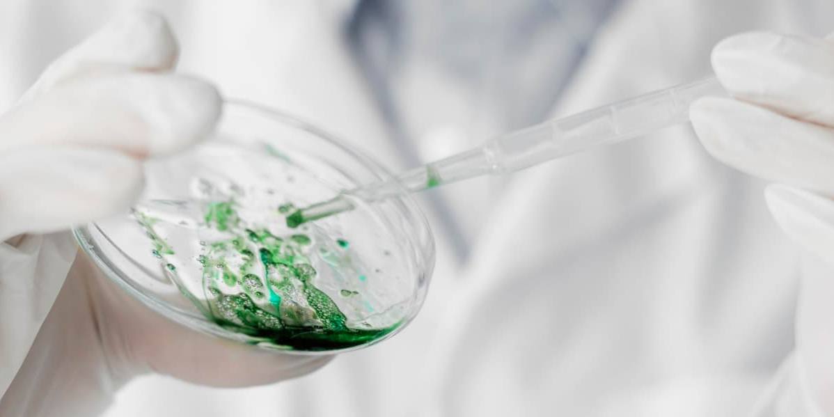 La leche es una de las materias primas más interesantes para la cocina molecular.