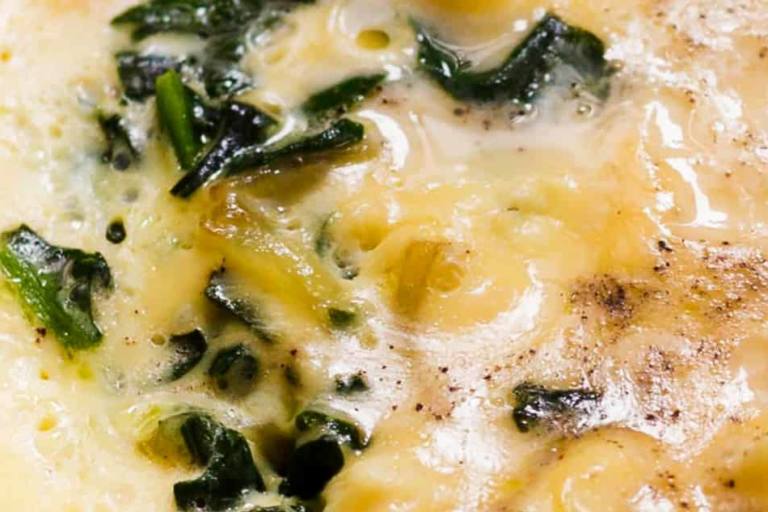 Los champiñones son un ingrediente extra muy socorrido para la sopa de queso y brócoli.