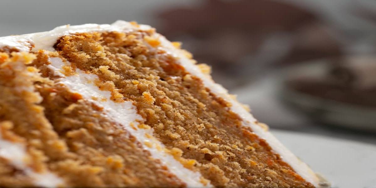 porcion-pastel-zanahoria-cobertura-de-queso-crema