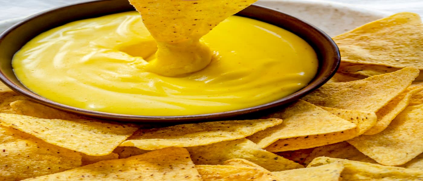 Salsa de queso para nachos, un aperitivo delicioso