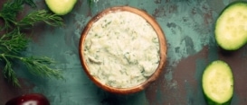 Receta Tzatziki: salsa griega de yogur y pepino Receta Tzatziki: salsa griega de yogur y pepino