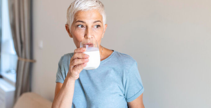El consumo de leche antes y durante la menopausia asegura las necesidades diarias de ingesta de calcio