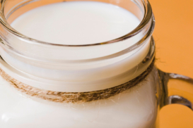¿Se puede congelar la leche? Qué cambia y cómo descongelarla correctamente