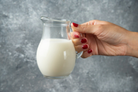 ¿Por qué la leche es blanca? La ciencia detrás de su color